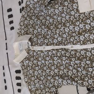 Beautiful Floral Italian shirt Size Medium